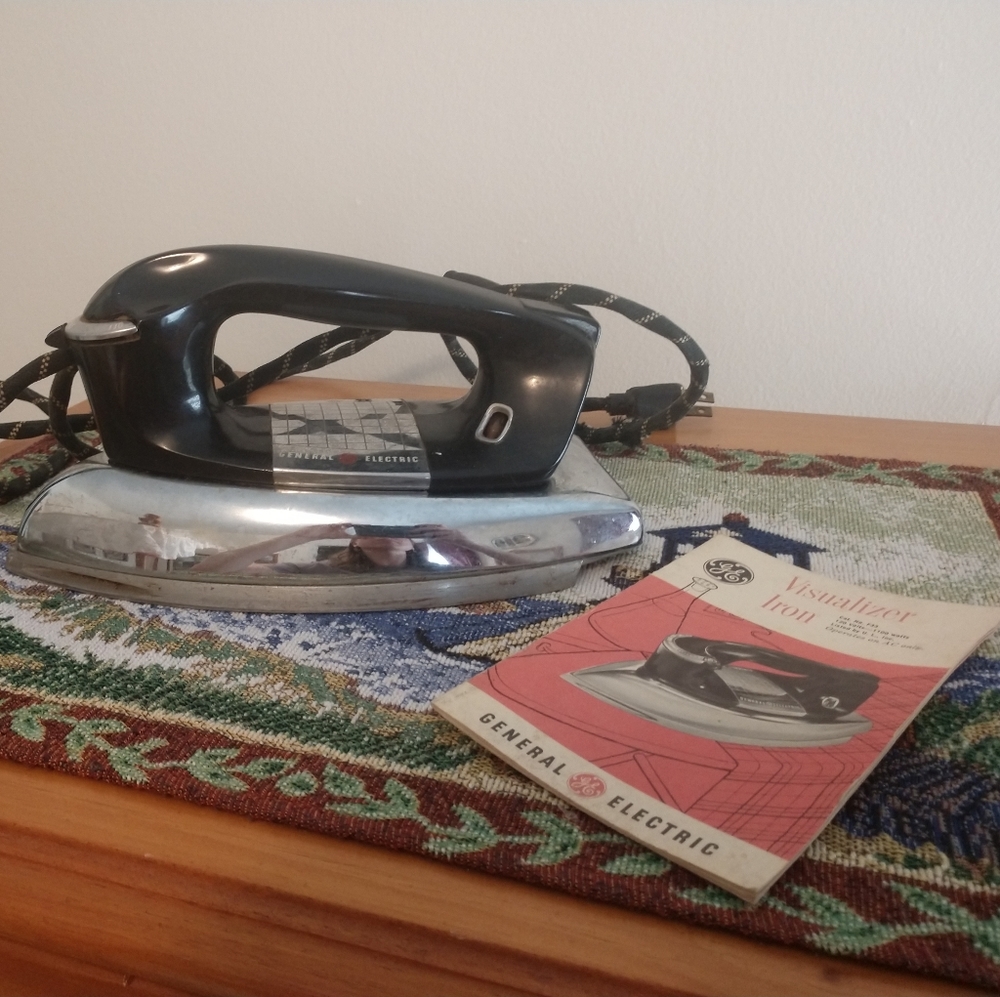 Vintage General Electric GE Visualizer Clothing Iron F33 with Instruction Manual